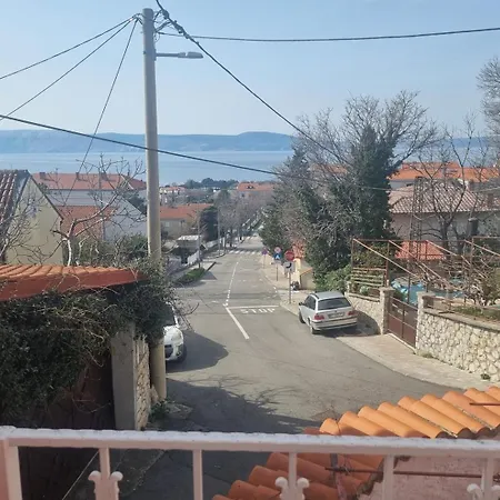 アパート Visnja Nv 4 - For 3 Persons With Terrace ノヴィ・ヴィノドロスキー