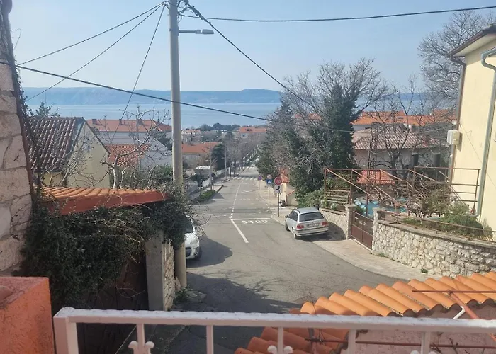 アパート Visnja Nv 4 - For 3 Persons With Terrace ノヴィ・ヴィノドロスキー